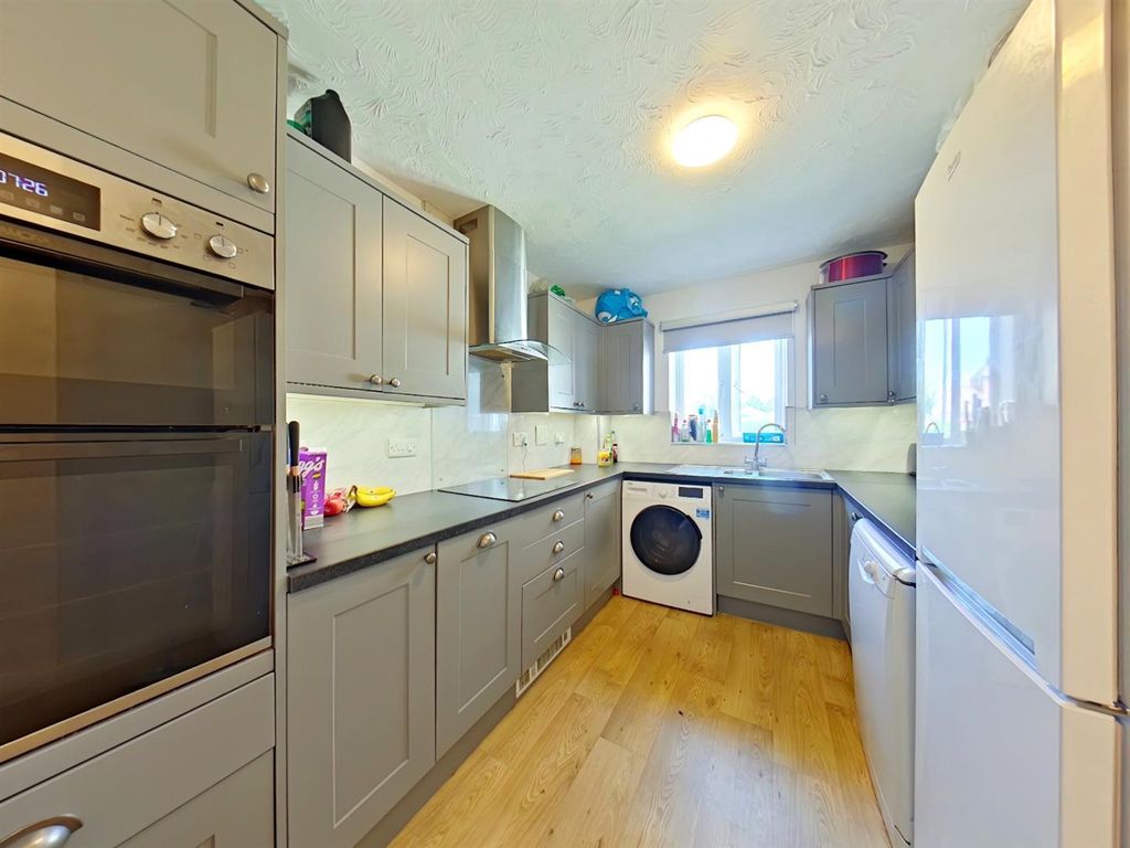 Property photo 3 of 14 Kitchen
