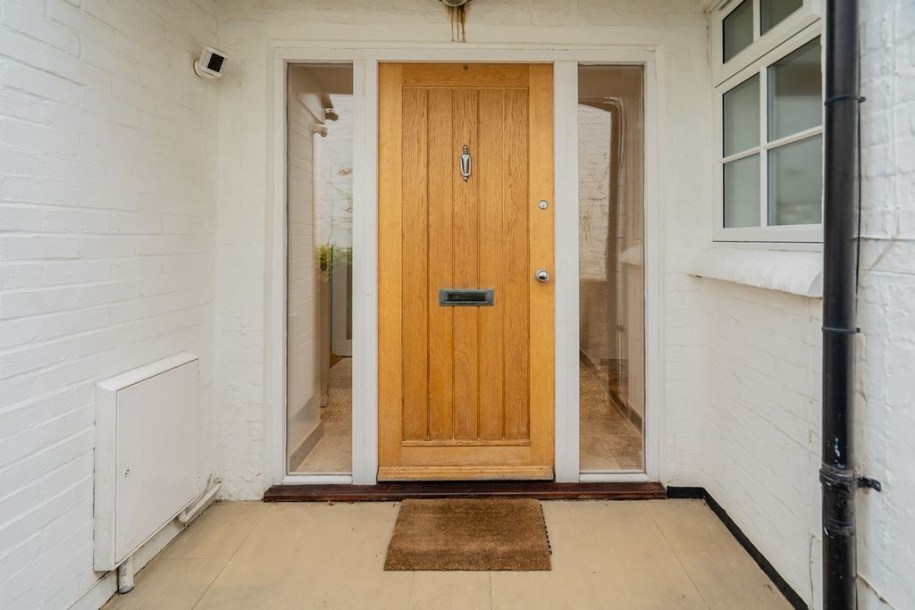 Property photo 2 of 40
