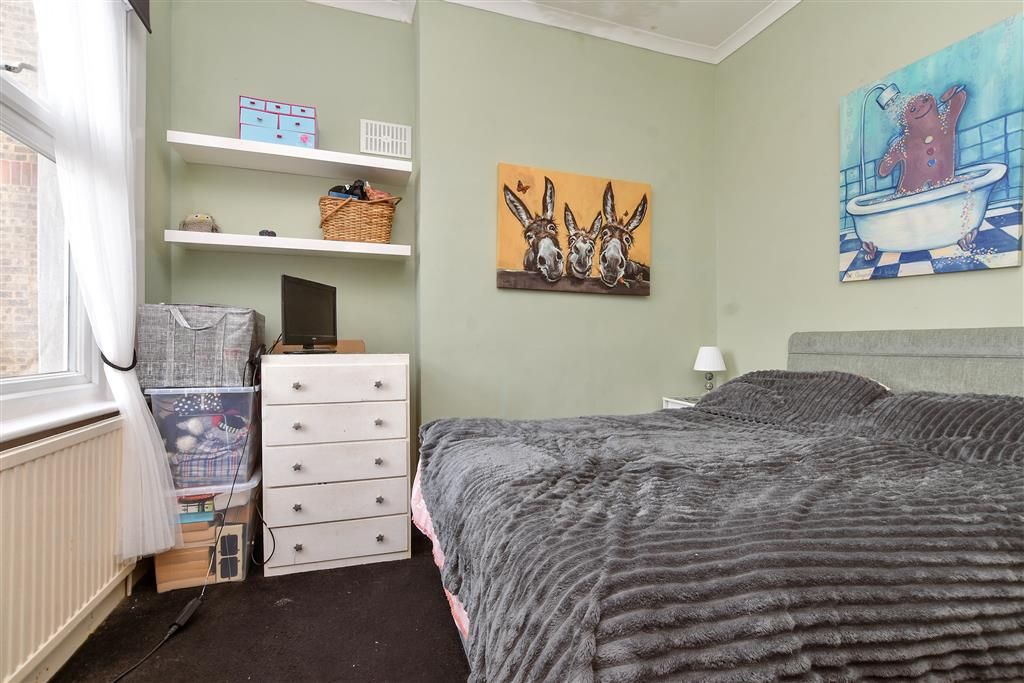 Property photo 3 of 6 Bedroom
