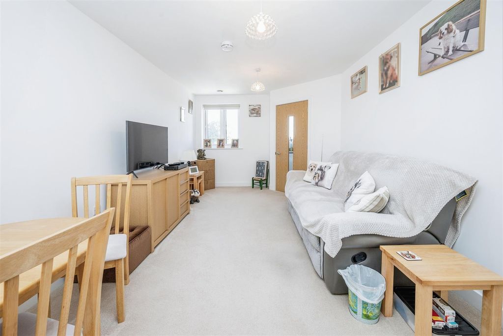 Property photo 2 of 22