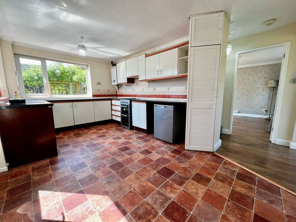 Property photo 3 of 15 Kitchen.Jpg