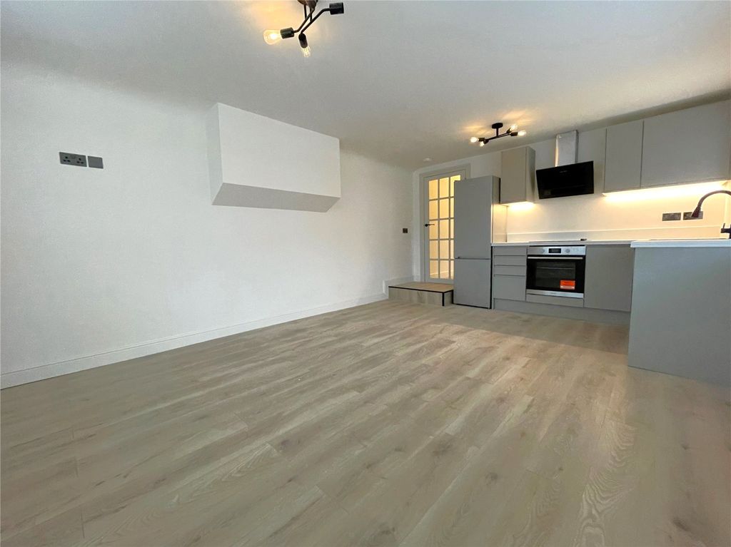 Property photo 2 of 12 Picture No. 08