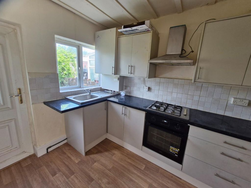 Property photo 2 of 6 Kitchen
