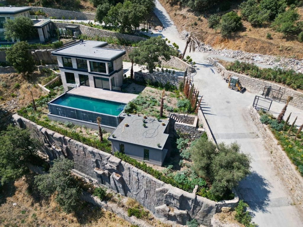 Property photo 2 of 26 Exceptional Villa With An Infinity Pool &amp; Sea Views For Sale In Bodrum - Villa And Private Exterior