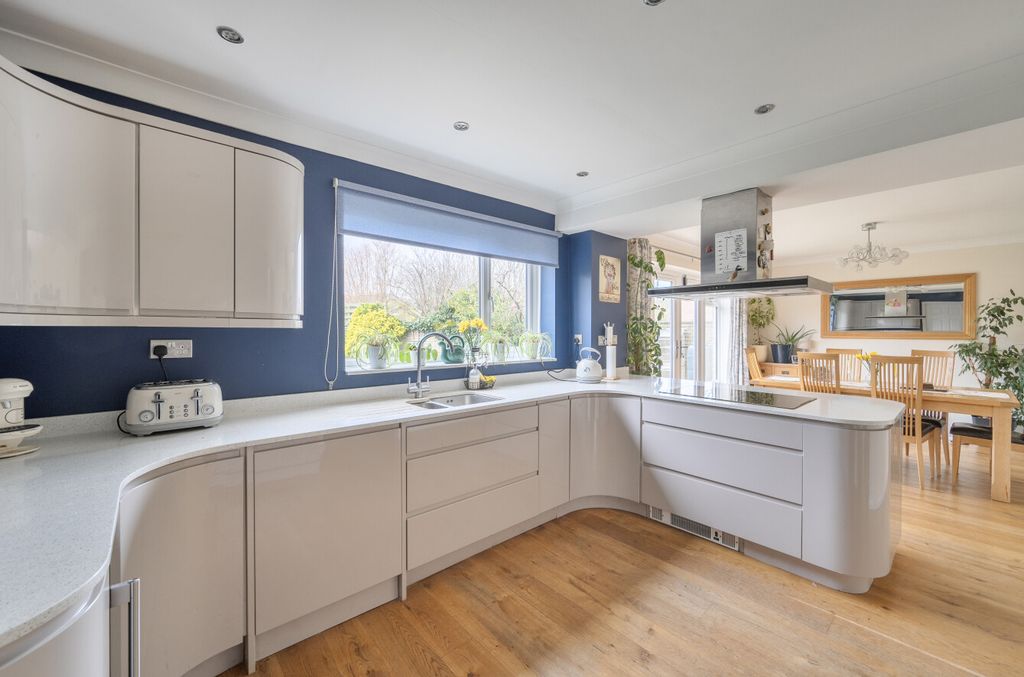 Property photo 2 of 21 14237451069B846F4A7453