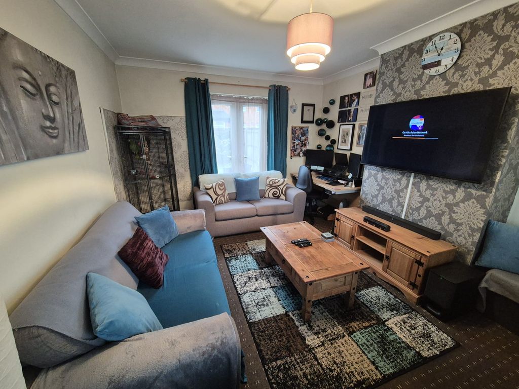 Property photo 2 of 7 Lounge