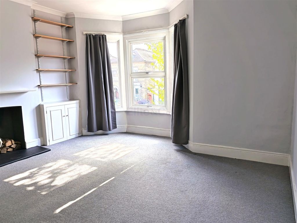 Property photo 2 of 13 Lounge