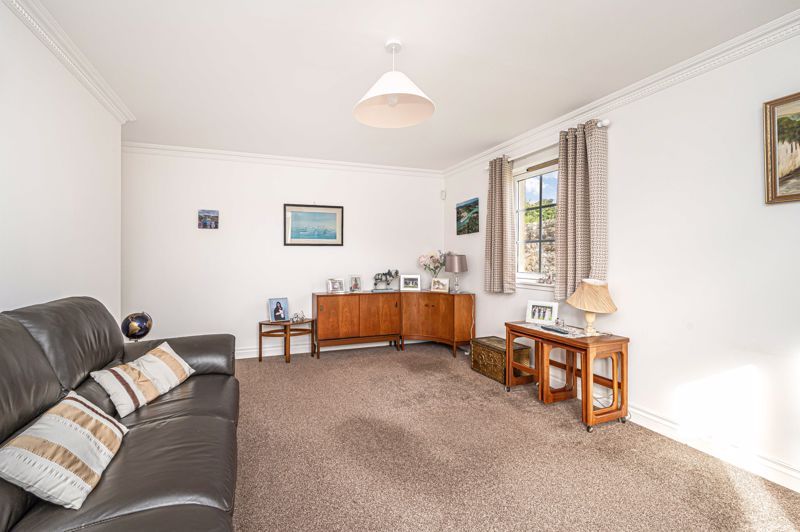 Property photo 3 of 23 Lounge