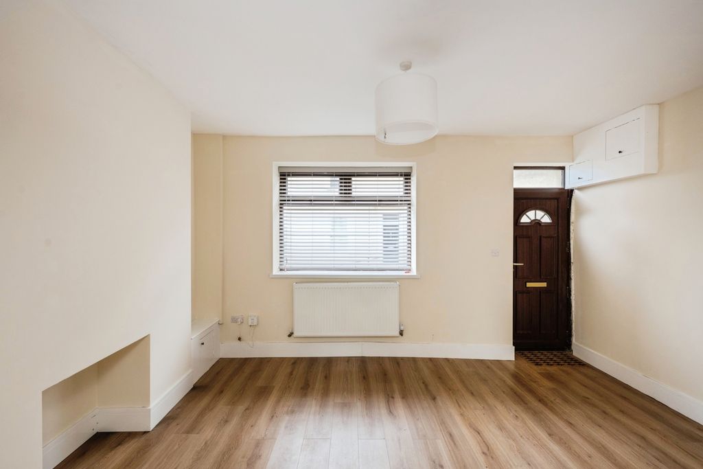 Property photo 2 of 17 Pbox-Img.Jpg