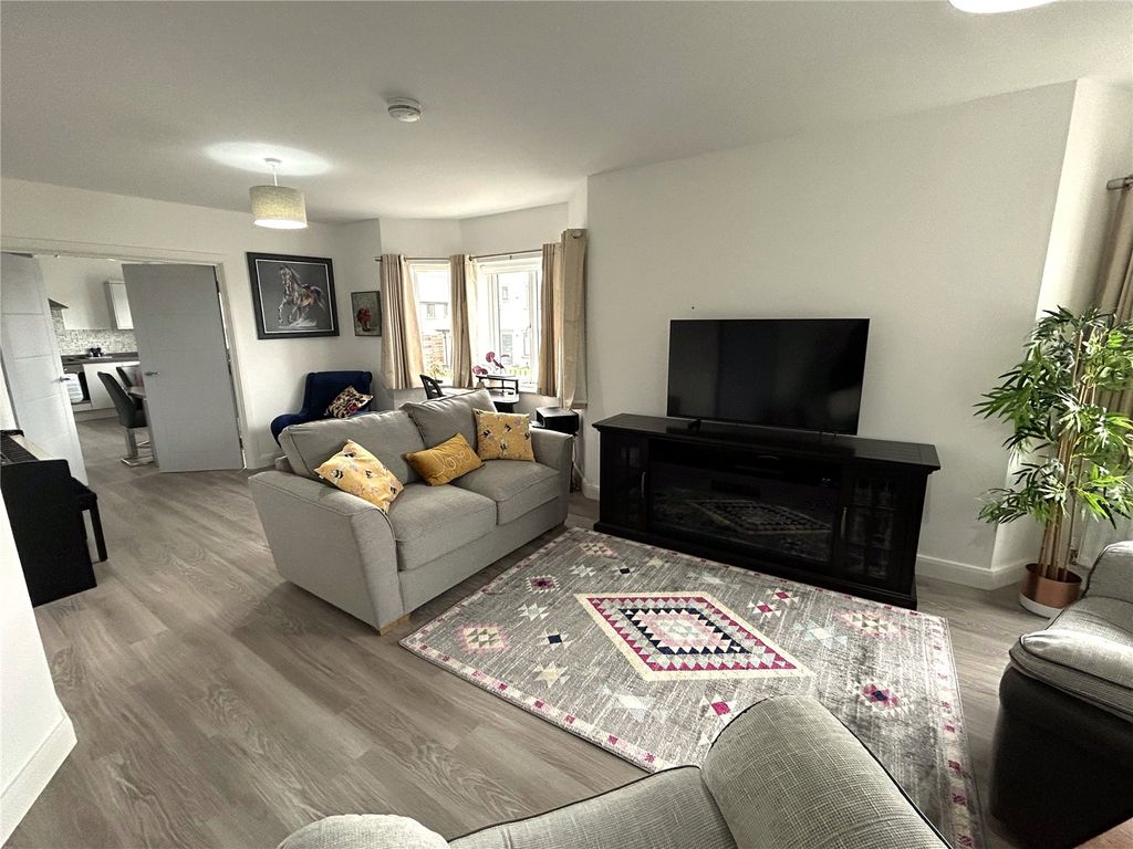 Property photo 3 of 12 Picture No. 10