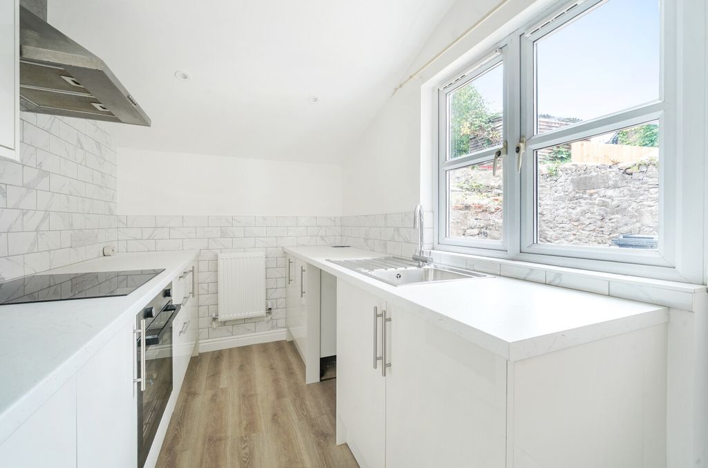 Property photo 2 of 10 Kitchen