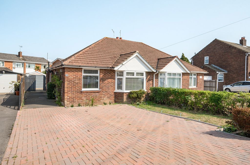 Property photo 1 of 12 1334586-2-689326c...