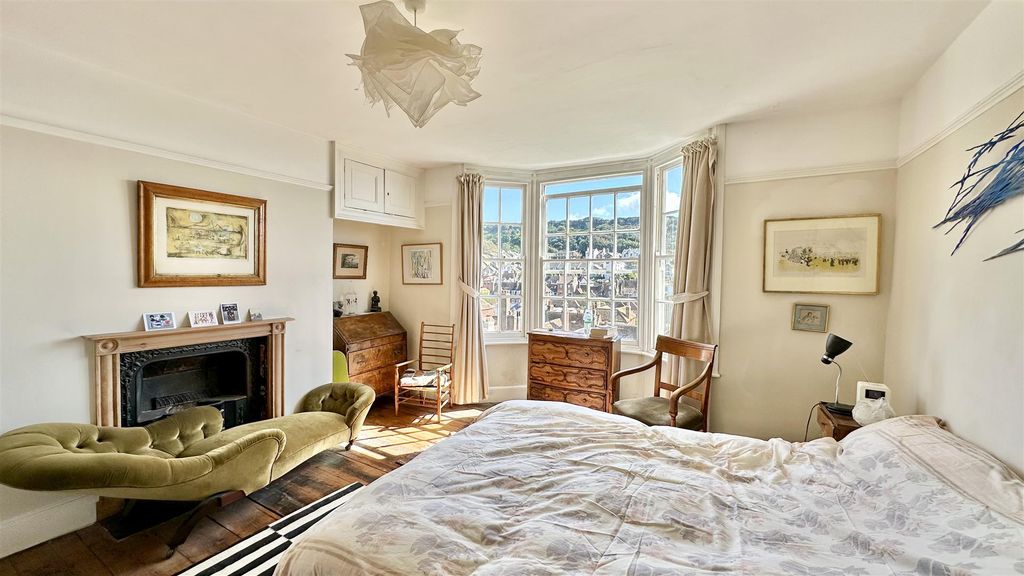 Property photo 1 of 41