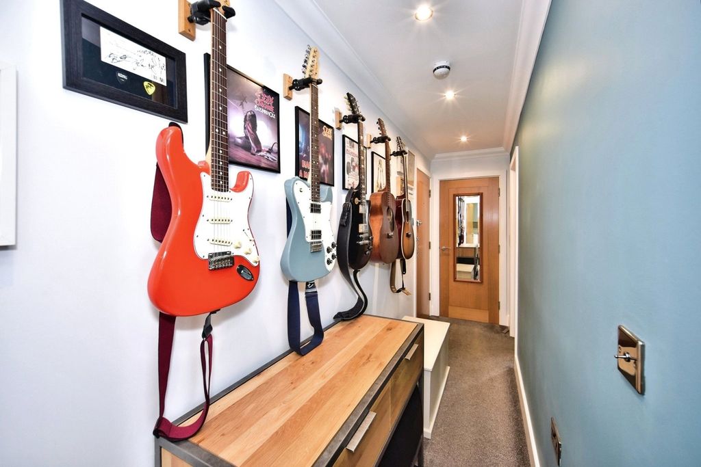 Property photo 2 of 12 Pbox-Img.Jpg