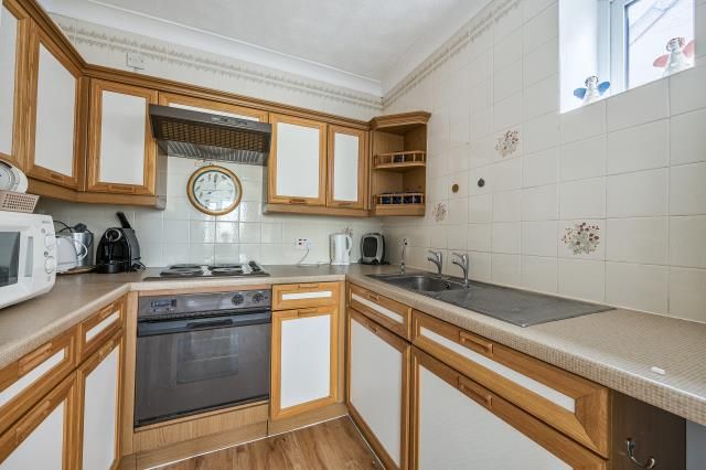 Property photo 3 of 20 Kitchen