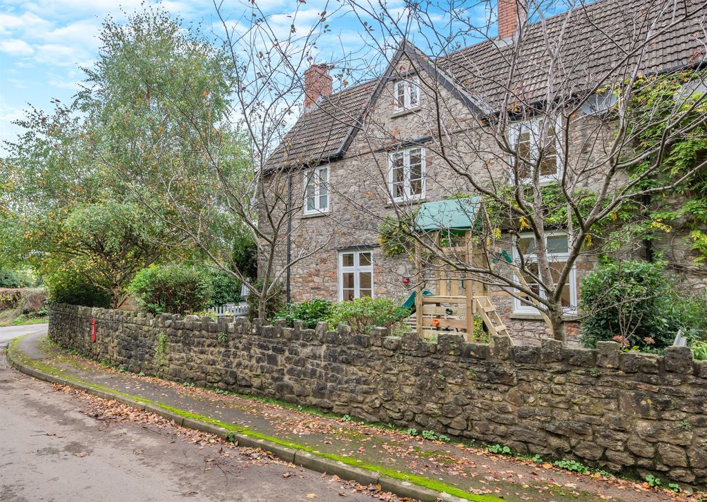 Property photo 1 of 40