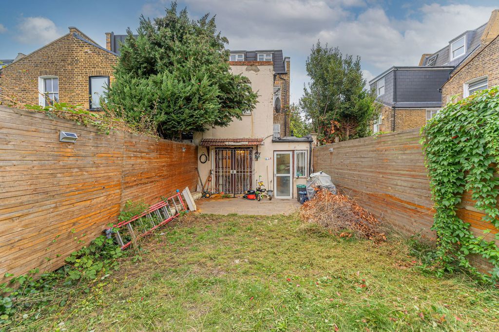 Property photo 2 of 23