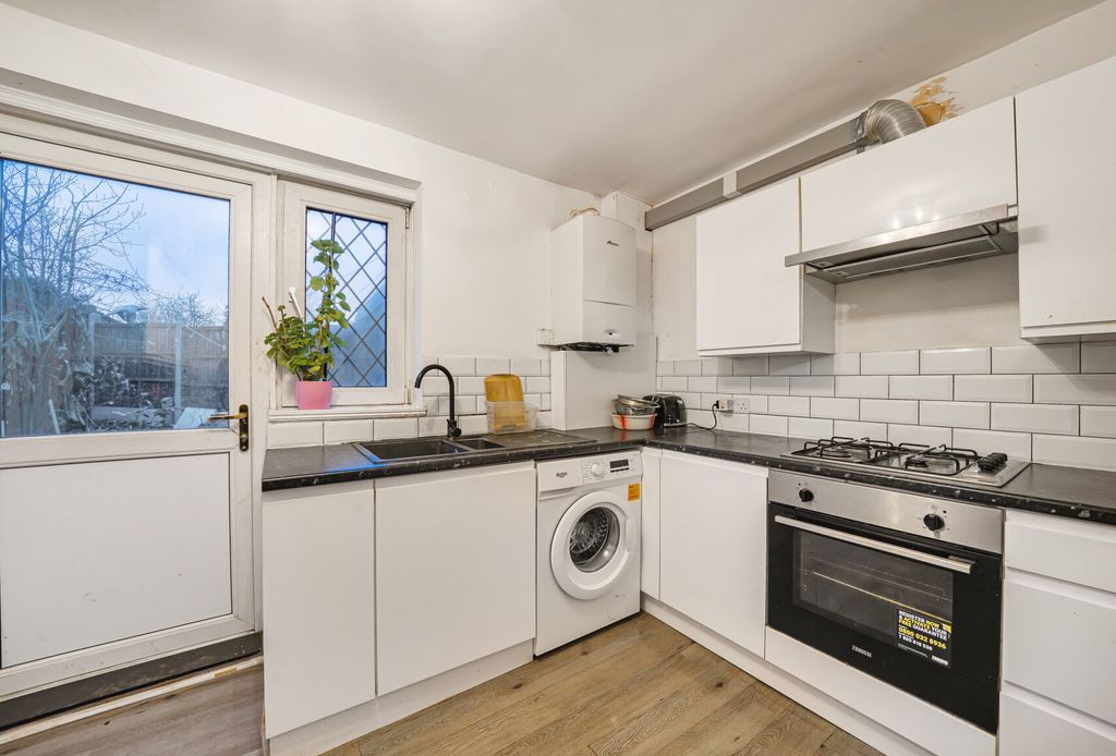 Property photo 3 of 21 1394219-18-69496F...