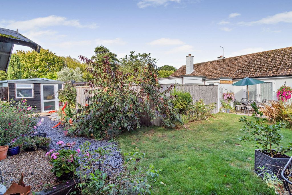 Property photo 2 of 27 8662699-Exterior02-800