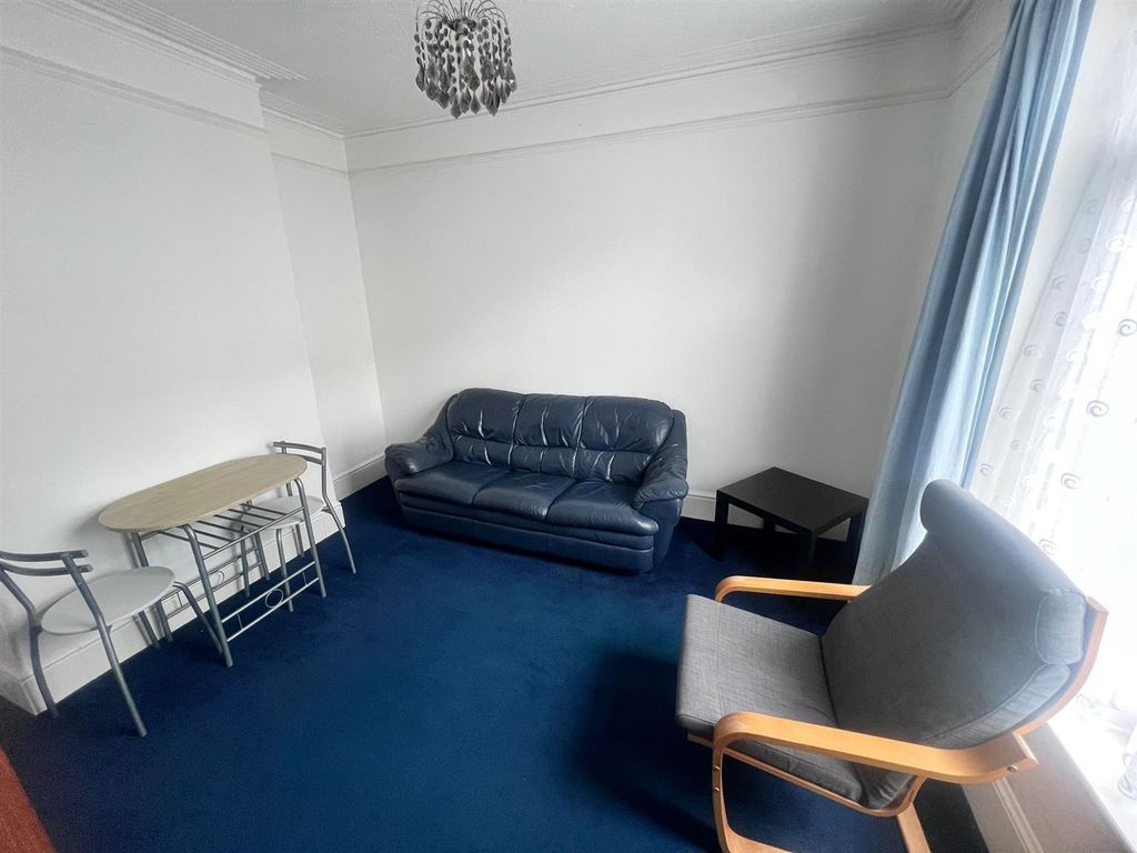 Property photo 1 of 10 Lounge.Jpg