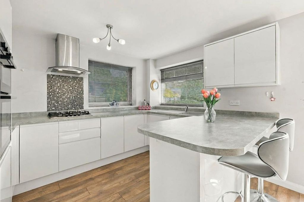 Property photo 3 of 16 Modern Kitchen
