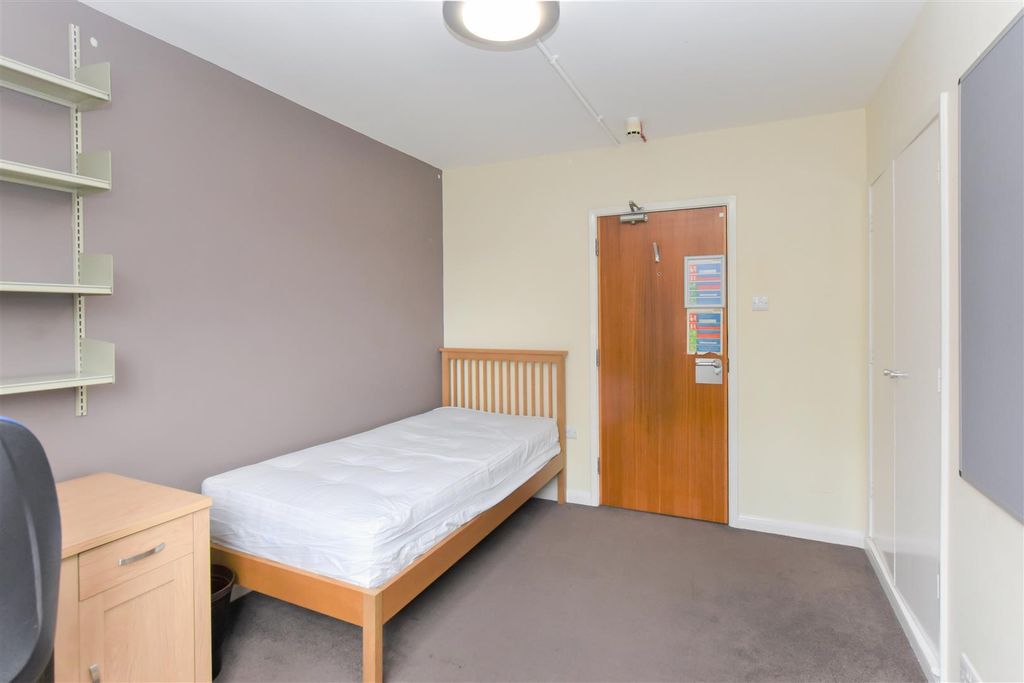 Property photo 3 of 8 Bms0202-S-Room 17 Martindale (3).Jpg