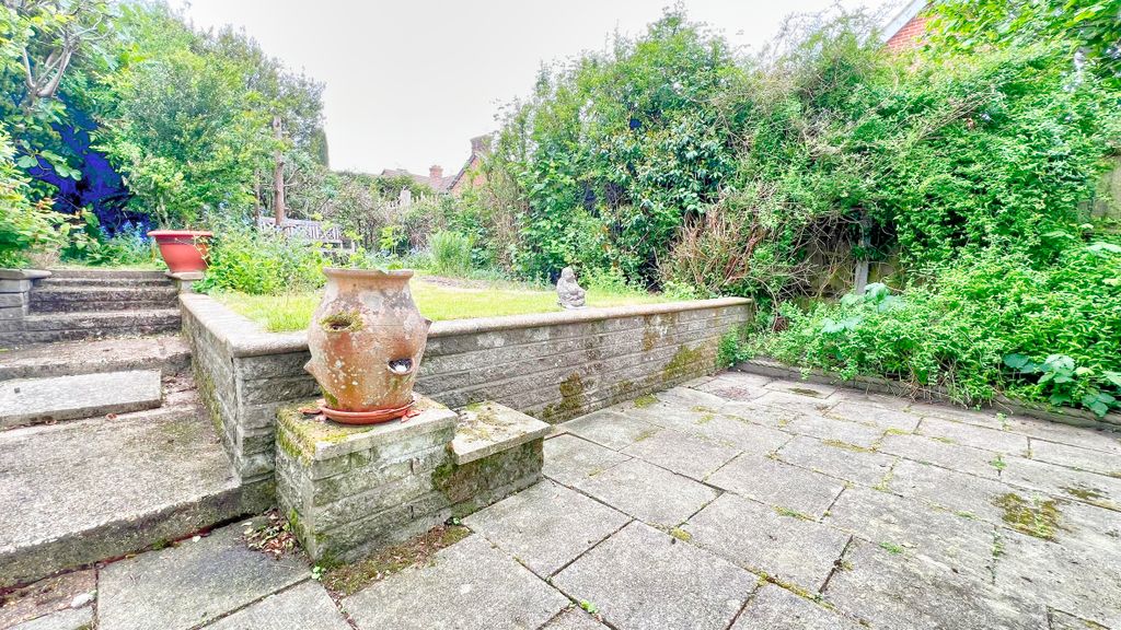 Property photo 2 of 25
