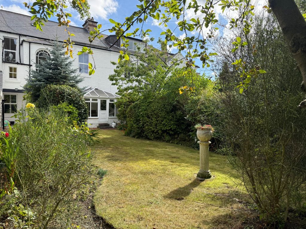 Property photo 3 of 32 Garden