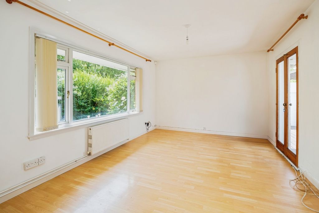 Property photo 2 of 17 Photo