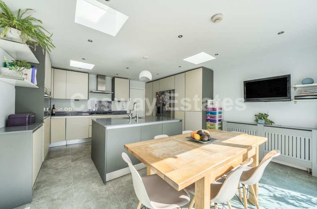 Property photo 3 of 20 Cde48Ab3-Ec67-4179-B5c2-Df68445Fa823.Jpg