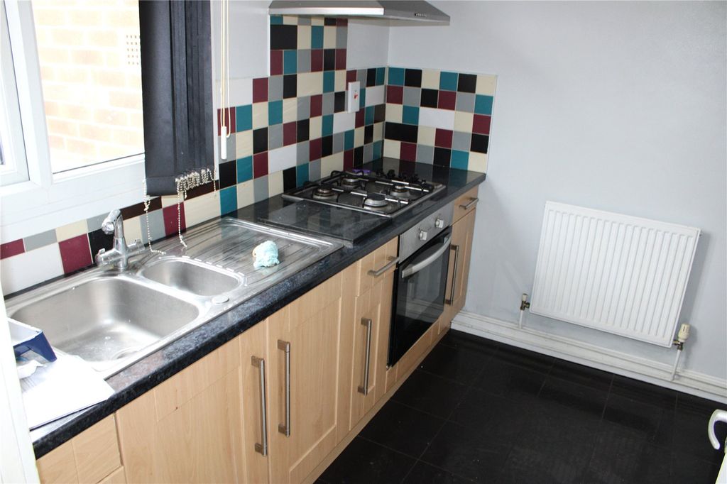 Property photo 2 of 7 Fitted Kitchen