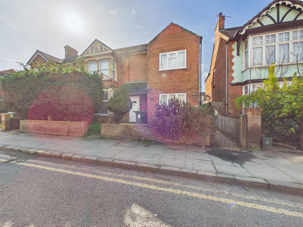 Property photo 2 of 9 Cam02435G0-Pr0184-Still020.Jpg