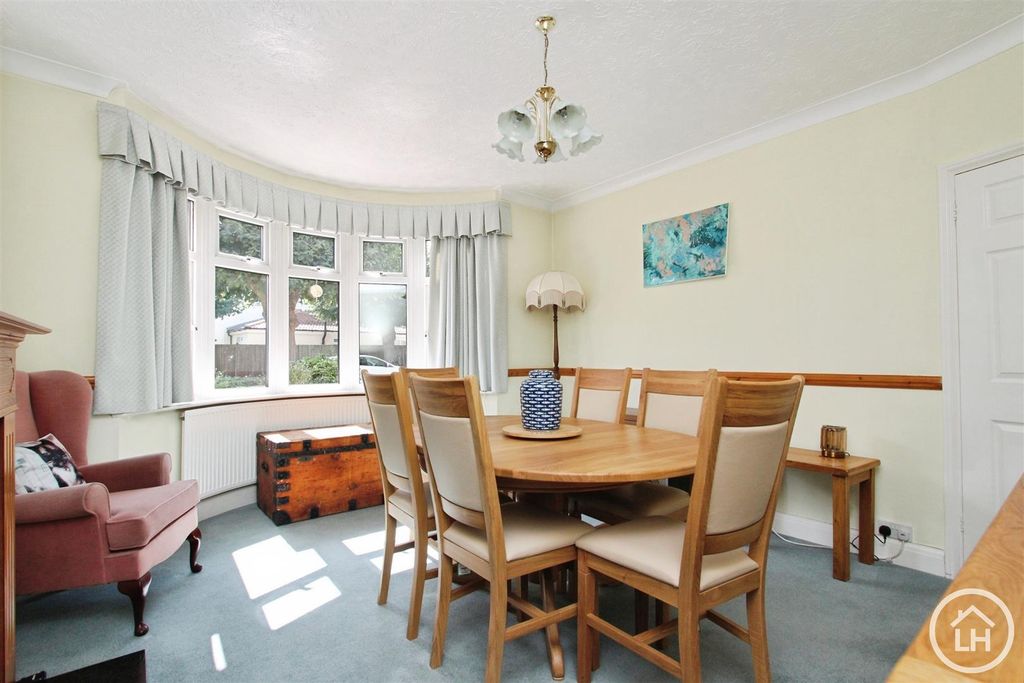 Property photo 3 of 17 Dining Room