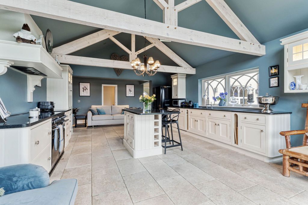 Property photo 1 of 37