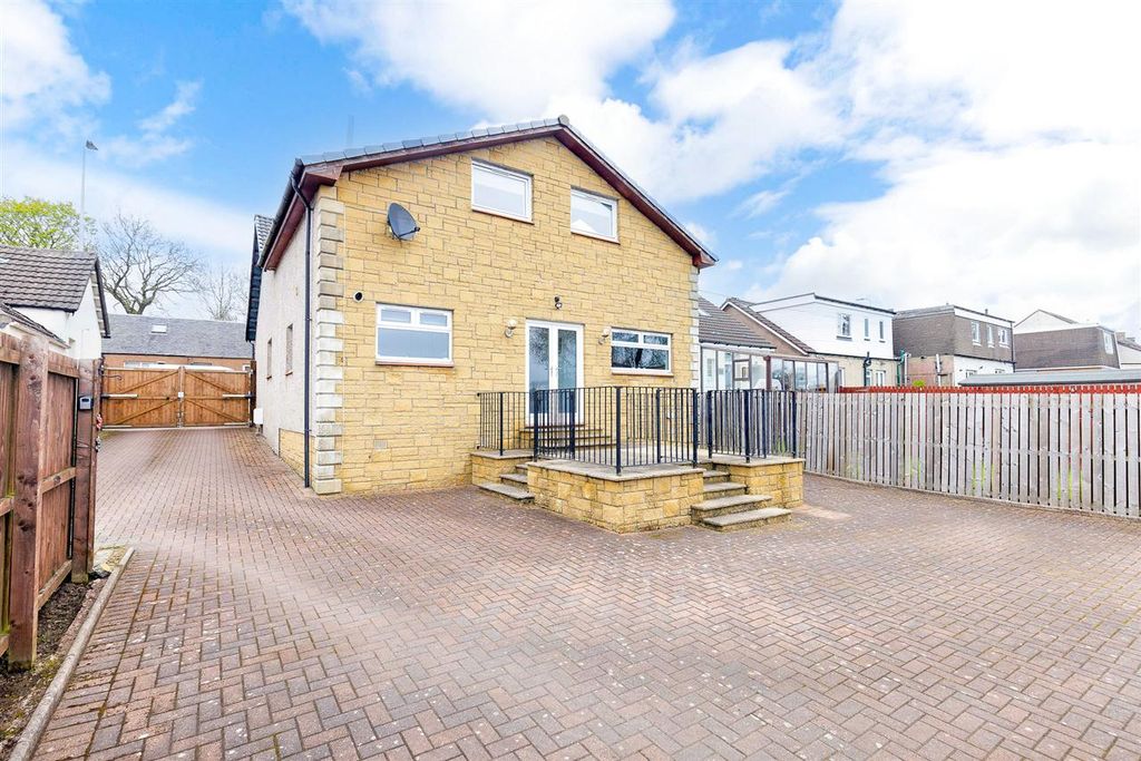 Property photo 2 of 23