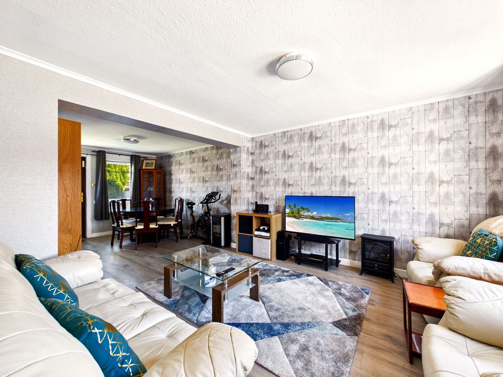 Property photo 3 of 20 Lounge