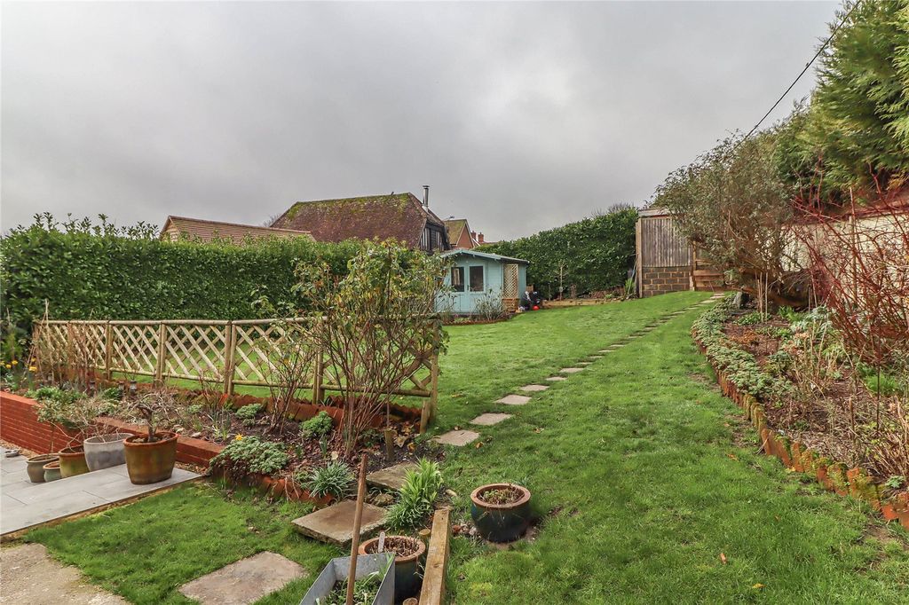 Property photo 2 of 16 Picture No. 18