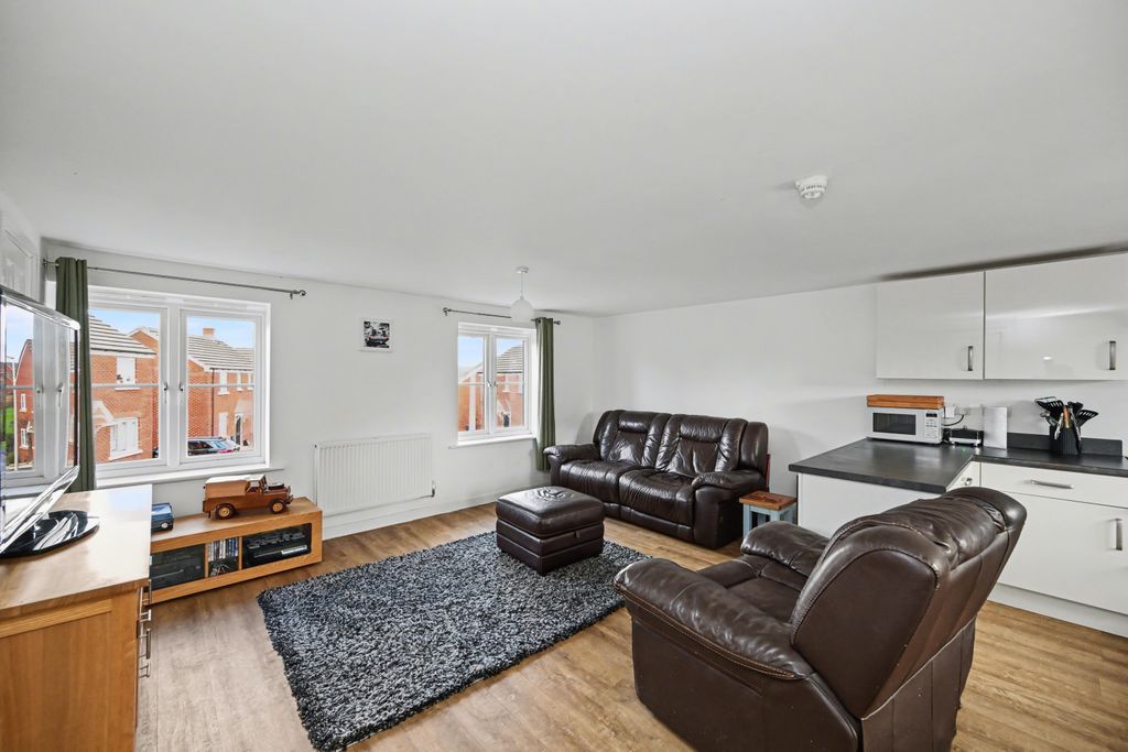 Property photo 2 of 20