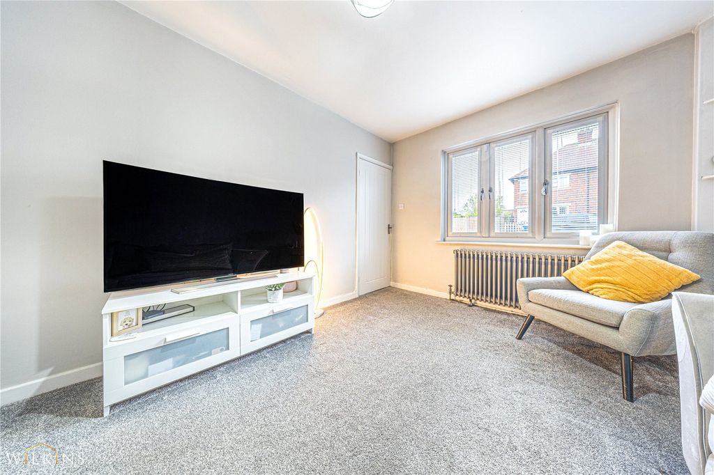 Property photo 3 of 27 Picture No. 02