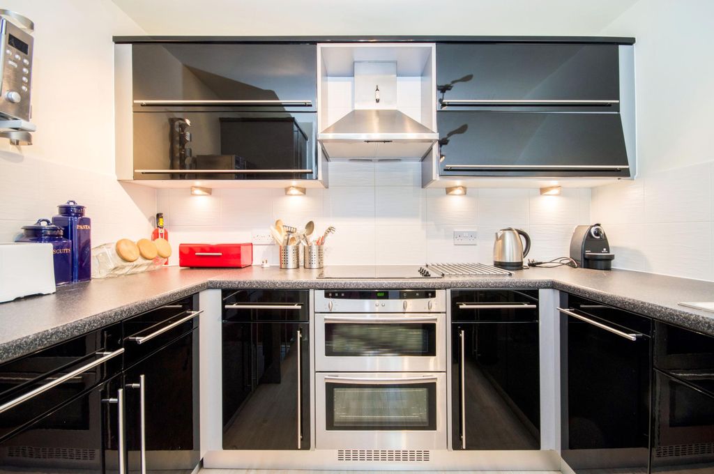 Property photo 2 of 6 Kitchen