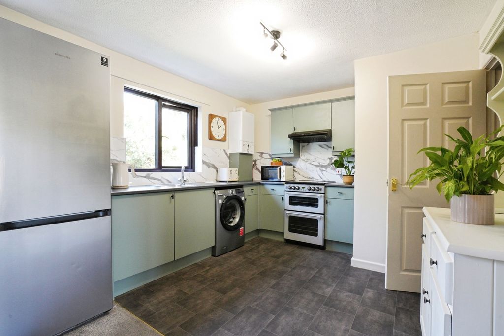 Property photo 3 of 31 Kitchen Area