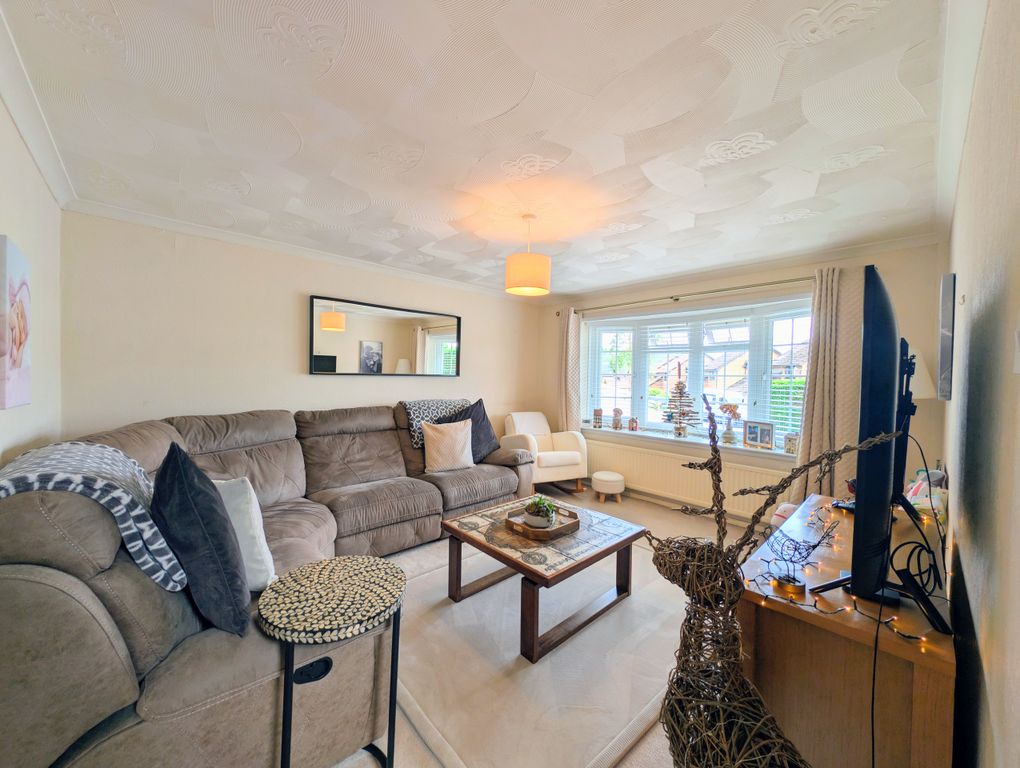 Property photo 3 of 38 Lounge