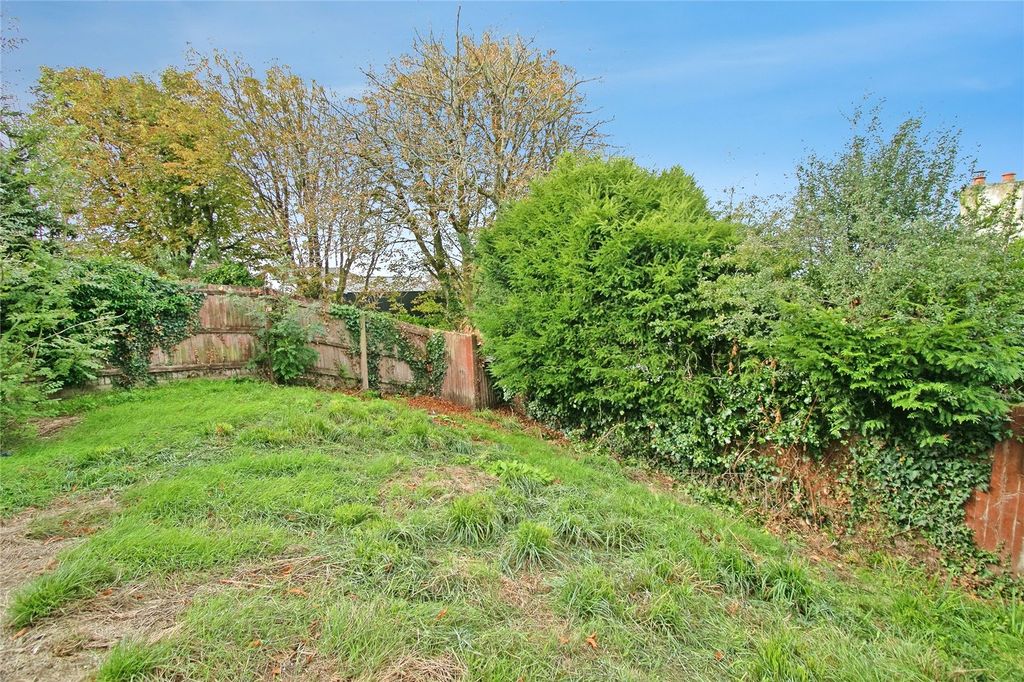 Property photo 3 of 12 Garden