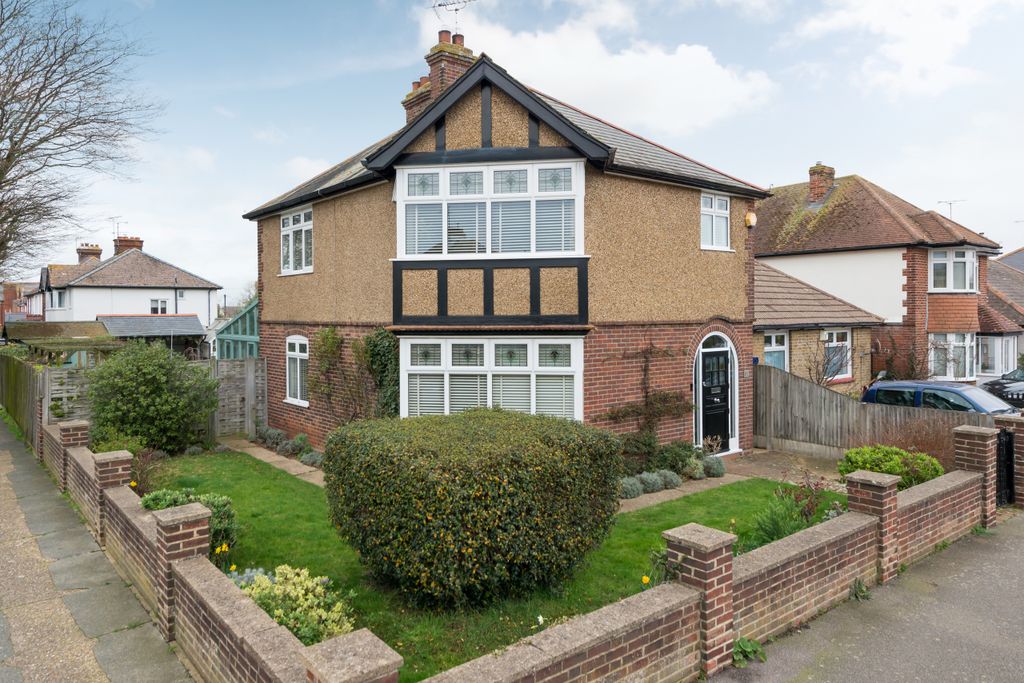 Property photo 1 of 22 Front