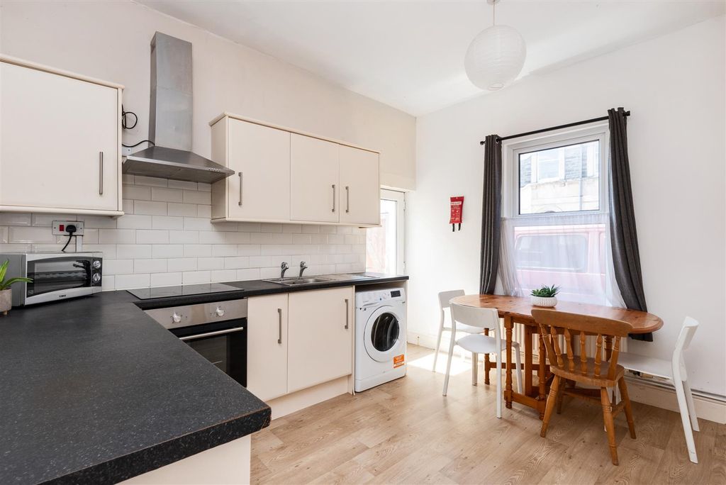 Property photo 3 of 12 18A Chandos Road, Redland Bs6 6Pf-4.Jpg