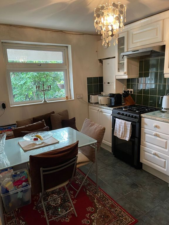 Property photo 1 of 5 2 Bedroom Flat To Rent In Northolt