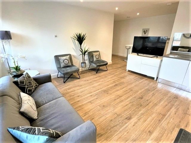 Property photo 1 of 11 Living Room