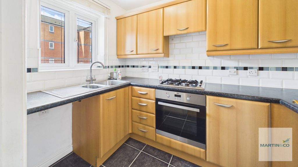 Property photo 2 of 16 Cam03663G0-Pr0252-Still003