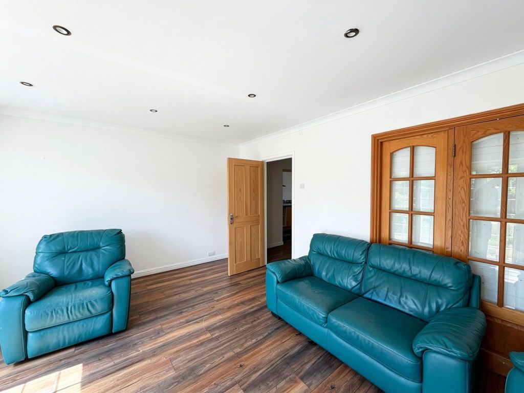 Property photo 3 of 20 20 Bannister Close, Slough, Sl3 7Dp (5)