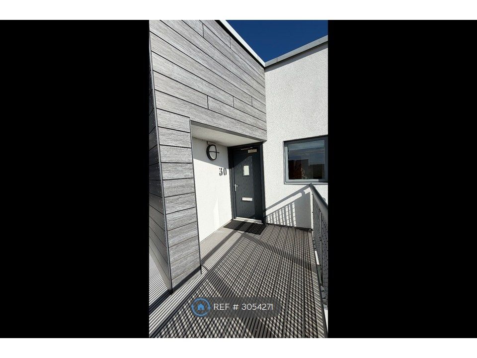 Property photo 2 of 25